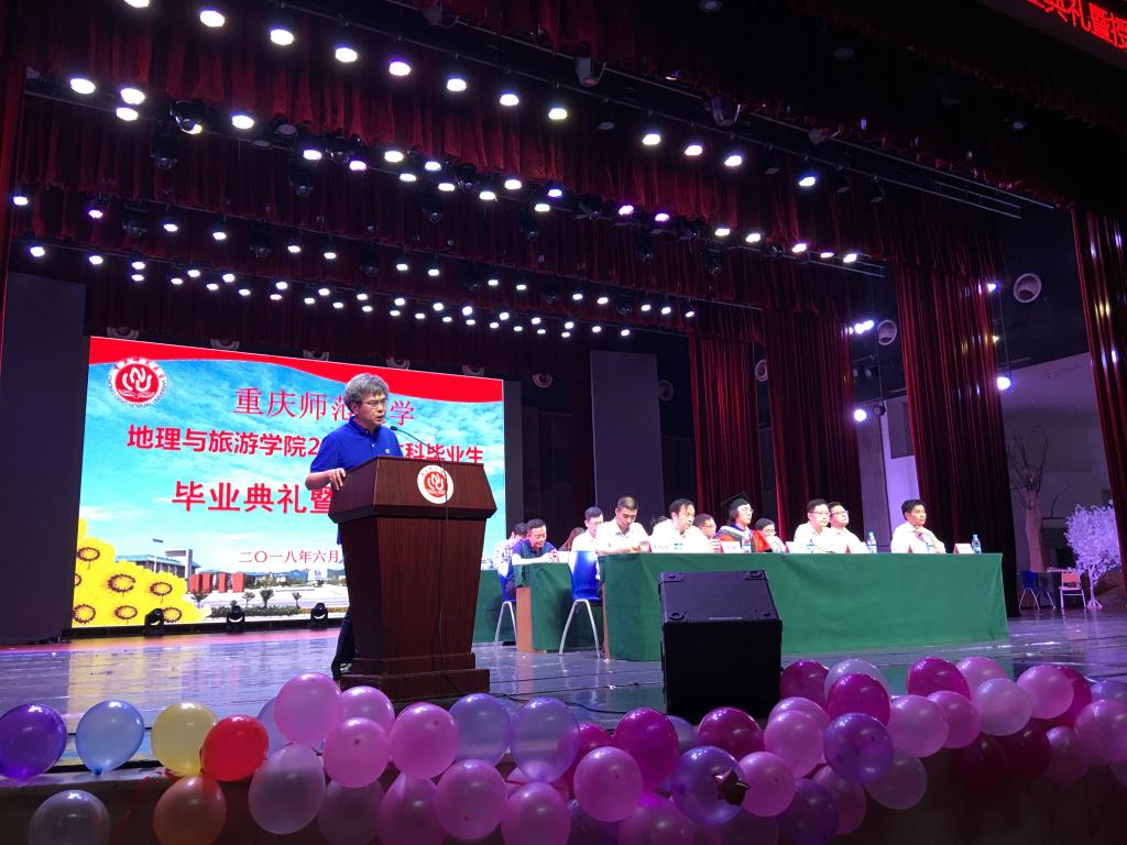 教师代表李孝坤老师发言