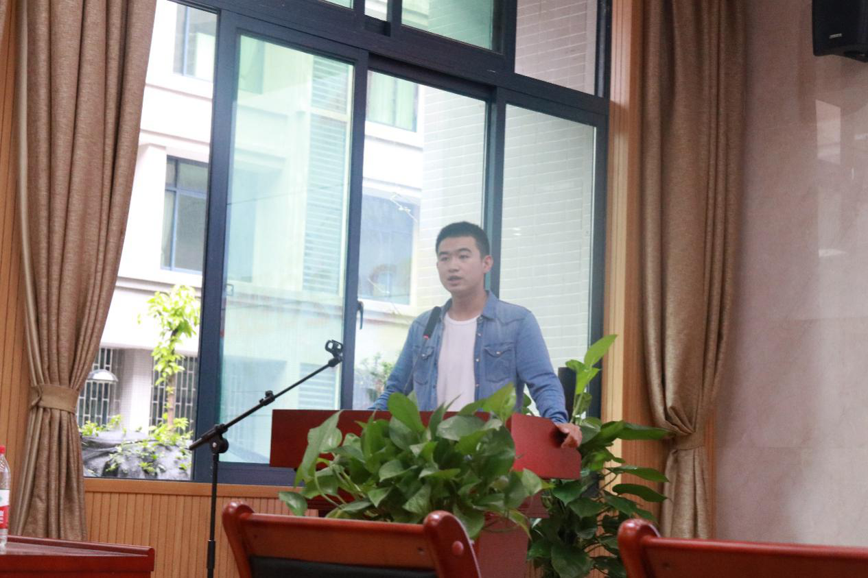 (主席团成员汪裕东讲话)